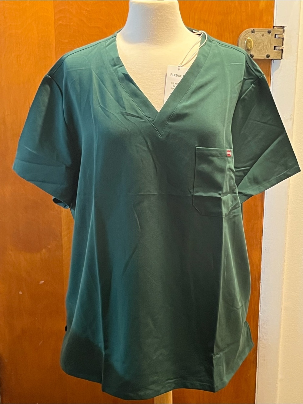 Pledge 5 Green Short-Sleeves V-Neck Scrub Top 3 XL with 3 Pockets New with Tags